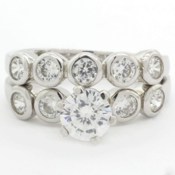 JACKET DE PLATA 925 UNA ARGOLLA CON 5 CIRCONIAS REDONDAS Y LA OTRA ARGOLLA CON DOS CIRCONIAS DE CADA LADO Y UNA GRANDE EN EL CENTRO 1-04558 3 JACKET DE PLATA 925 UNA ARGOLLA CON 5 CIRCONIAS REDONDAS Y LA OTRA ARGOLLA CON DOS CIRCONIAS DE CADA LADO Y UNA GRANDE EN EL CENTRO 1-04558 - Imagen 2