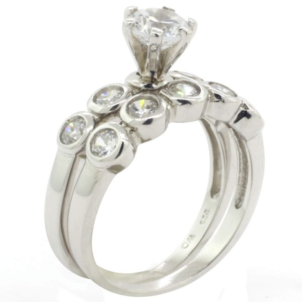 JACKET DE PLATA 925 UNA ARGOLLA CON 5 CIRCONIAS REDONDAS Y LA OTRA ARGOLLA CON DOS CIRCONIAS DE CADA LADO Y UNA GRANDE EN EL CENTRO 1-04558 2 JACKET DE PLATA 925 UNA ARGOLLA CON 5 CIRCONIAS REDONDAS Y LA OTRA ARGOLLA CON DOS CIRCONIAS DE CADA LADO Y UNA GRANDE EN EL CENTRO 1-04558