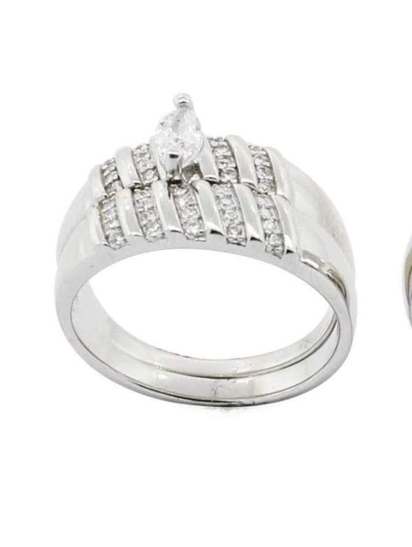 JUEGO DE 2 ANILLOS CON FILAS DE CIRCONIAS Y CIRCONIA EN FORMA DE DIAMANTE 1-08897 2 JUEGO DE 2 ANILLOS CON FILAS DE CIRCONIAS Y CIRCONIA EN FORMA DE DIAMANTE 1-08897