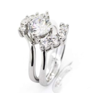 inicio-nuevo 4 JUEGO 2 ANILLOS UNO CON CIRCONIA GRANDE RODEADA CON 4 CIRCONIAS Y ARGOLLITA CON 4 CIRCONIAS 1-08942