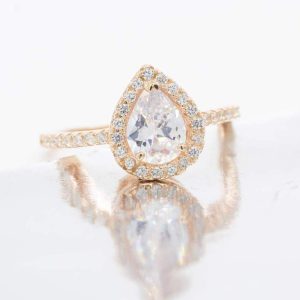 ANILLO ORO ROSA DE GOTA CON CIRCONIAS AL REDEDOR 1-10864