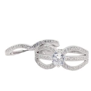 ANILLO CON OVALOS A LOS LADOS CON CIRCONIA EN MEDIO Y ARGOLLA CON PUNTA QUE ENLAZA CON EL ANILLO 1-11769