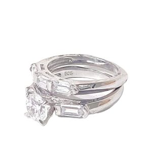 JACKET ESTILO CUADRADO CON CIRCONIAS ALARGADAS Y ANILLO CON UNA CIRCONIA REDONDA EN EL CENTRO # 6 1-05996