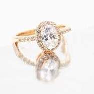 ANILLO ORO ROSA CON CIRCONIA OVALADA PEQUEÑA CON CIRCONIAS AL REDEDOR 1-10862