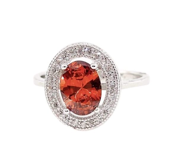 ANILLO DE PLATA 925 CON DISEÑO OVALADO CON CIRCONIA GRANDE ROJA Y CIRCONIAS PEQUEÑAS AL REDEDOR. 1-07951 2 ANILLO DE PLATA 925 CON DISEÑO OVALADO CON CIRCONIA GRANDE ROJA Y CIRCONIAS PEQUEÑAS AL REDEDOR. 1-07951