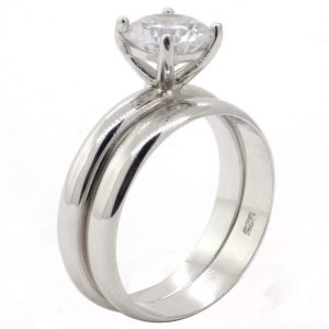 JACKET ANILLO LISO GRUESO CON UNA CIRCONIA GRANDE Y ARGOLLA LISA 1-08126