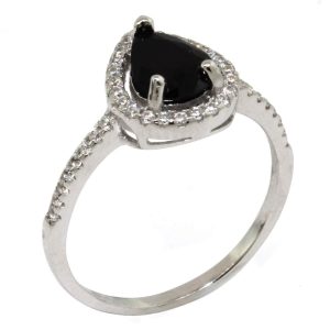 ANILLO DE COLOR NEGRO EN FORMA DE GOTA CON MIROCIRCONIAS A LOS LADOS 1-08149