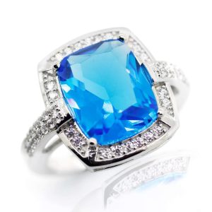 ANILLO CRISTAL CUADRADO AGUA MARINA CON CIRCONIAS BLANCAS 1-08982