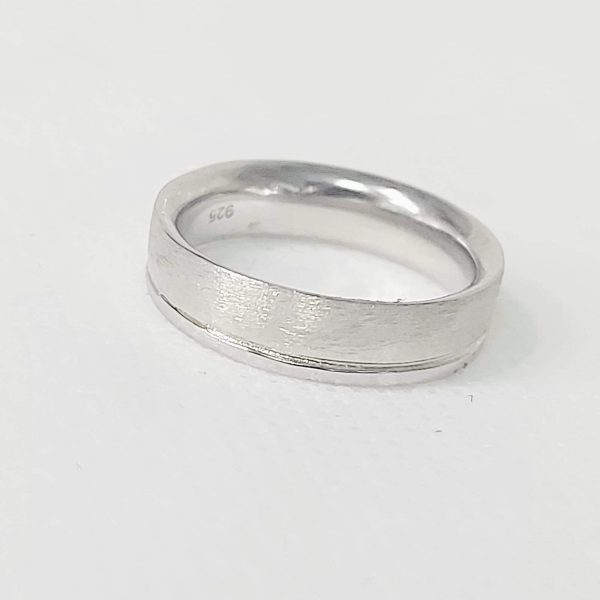 ARGOLLA GRUESA LISA CON UNA LINEA PARA DAMA 1-09754 2 ARGOLLA GRUESA LISA CON UNA LINEA PARA DAMA 1-09754