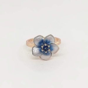 ANILLO ORO ROSA CON FLOR AZUL Y BLANCO ESMALTADA 1-11879