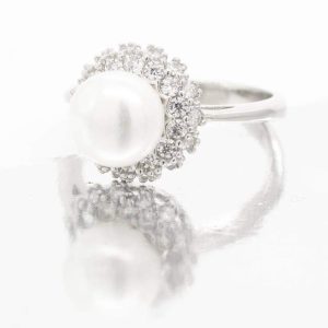 ANILLO DE PERLA DE RIO CON CIRCONIA BLANCA FORMANDO UNA CORONA ALREDEDOR 1-10643
