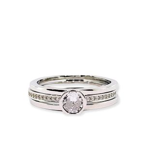ANILLO CIRCONIA BISELADA CON CIRCONIAS A LOS LADOS EN MEDIO DE 2 ARGOLLAS LISAS 1-12274