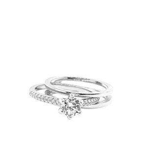 DOS ARGOLLAS LISAS CON 1 ANILLO EN EL CENTRO CON 1 CIRCONIA BLANCA CIRCONIAS A LOS LADOS 1-12267