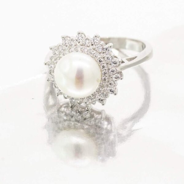 ANILLO DE PERLA DE RIO CON CIRCONIA BLANCAS FORMANDO UNA FLOR 1-10645 2 ANILLO DE PERLA DE RIO CON CIRCONIA BLANCAS FORMANDO UNA FLOR 1-10645