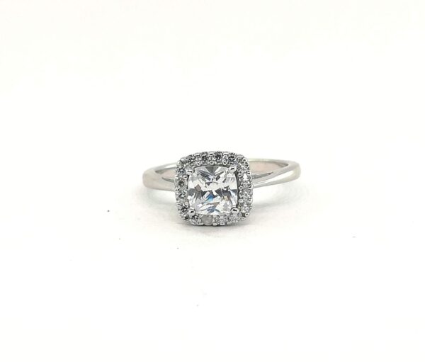 ANILLO CON MONTURA CUADRADA Y CIRCONIA BLANCA RODEADO DE MICROCIRCONIAS Y LISO A LOS LADOS 1-11704 2 ANILLO CON MONTURA CUADRADA Y CIRCONIA BLANCA RODEADO DE MICROCIRCONIAS Y LISO A LOS LADOS 1-11704