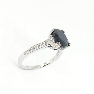 ANILLO CIRCONIA OVALADA NEGRA CON CIRCONIAS A LOS LADOS 1-12478