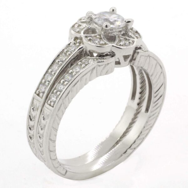 JACKET ANILLO CON CIRCONIA EN FORMA DE FLOR Y CIRCONIAS AL REDEDOR Y ARGOLLA AJUSTABLE CON CIRCONIAS 1-07581 3 JACKET ANILLO CON CIRCONIA EN FORMA DE FLOR Y CIRCONIAS AL REDEDOR Y ARGOLLA AJUSTABLE CON CIRCONIAS 1-07581 - Imagen 2