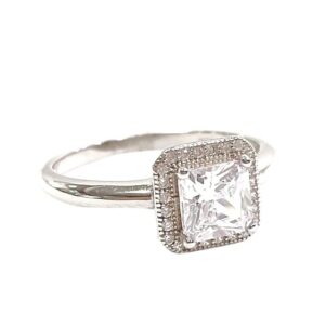 ANILLO DE COMPROMISO CON PIEDRA CUADRADA Y mICROCIRCONIAS AL REDEDOR 1-08134