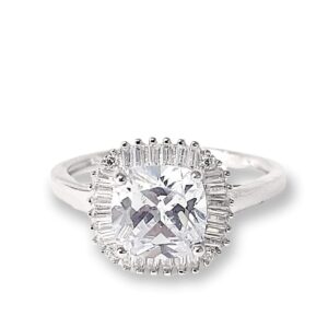 ANILLO CON MONTURA CUADRADA Y UNA CIRCONIA BLANCA EN EL CENTRO RODEADA DE BAGUETES BLANCOS 1-11702