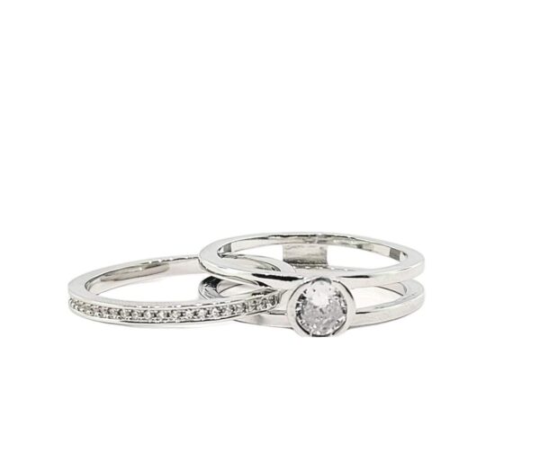ANILLO CIRCONIA BISELADA CON CIRCONIAS A LOS LADOS EN MEDIO DE 2 ARGOLLAS LISAS 1-12274 3 ANILLO CIRCONIA BISELADA CON CIRCONIAS A LOS LADOS EN MEDIO DE 2 ARGOLLAS LISAS 1-12274 - Imagen 2
