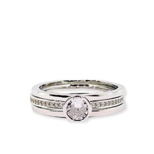 ANILLO CIRCONIA BISELADA CON CIRCONIAS A LOS LADOS EN MEDIO DE 2 ARGOLLAS LISAS 1-12274