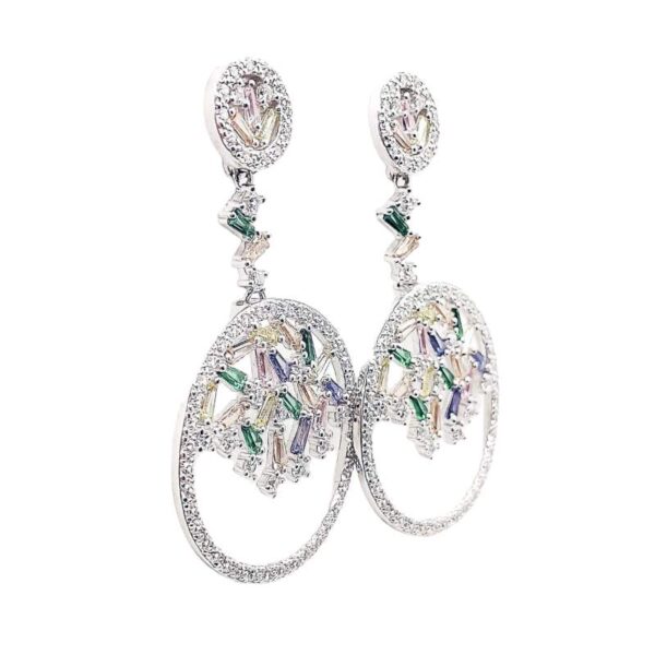 ARETES LARGOS CON DOS CIRCULOS UNO PEQUEÑO Y UNO GRANDE CON BAGUETTES DE COLORES PASTEL 1-11715 3 ARETES LARGOS CON DOS CIRCULOS UNO PEQUEÑO Y UNO GRANDE CON BAGUETTES DE COLORES PASTEL 1-11715 - Imagen 2