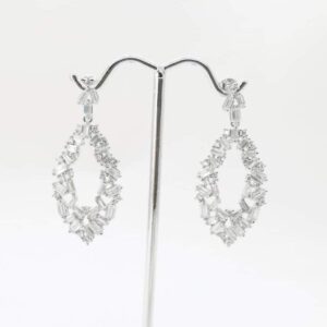 ARETES LARGOS EN FORMA DE HOJA CON BAGUETES 1-11712