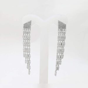 ARETES DE PLATA LARGOS CON BASE CON UN TRAPECIO CON CUATRO BAGUETE Y CUATRO CADENAS EN DISMINUCION CON BAGUETTE 1-11713